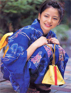 姑娘小伙正当年